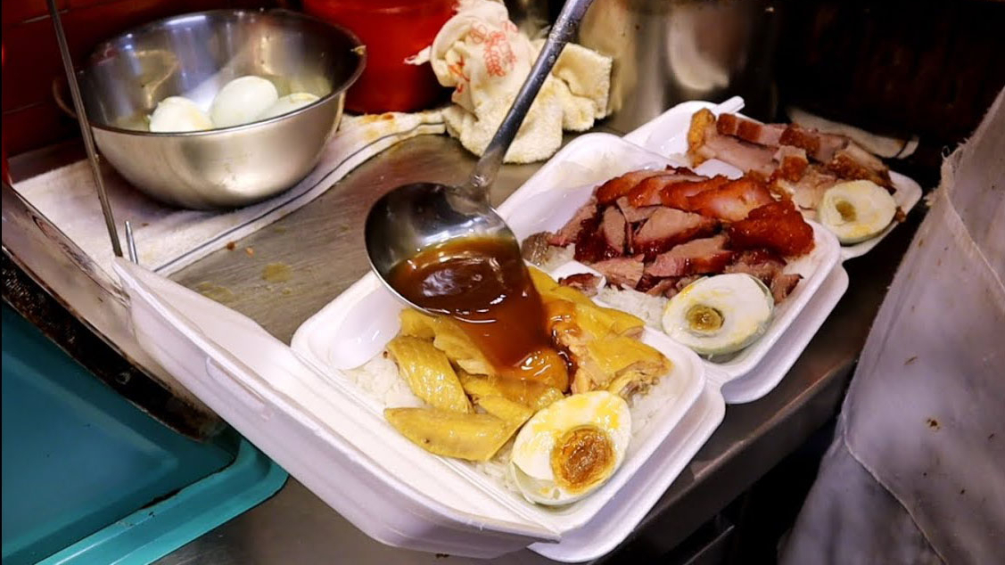 香港街头美食:叉烧饭,烧肉饭加了秘制酱汁,传说中的黯然销魂饭!